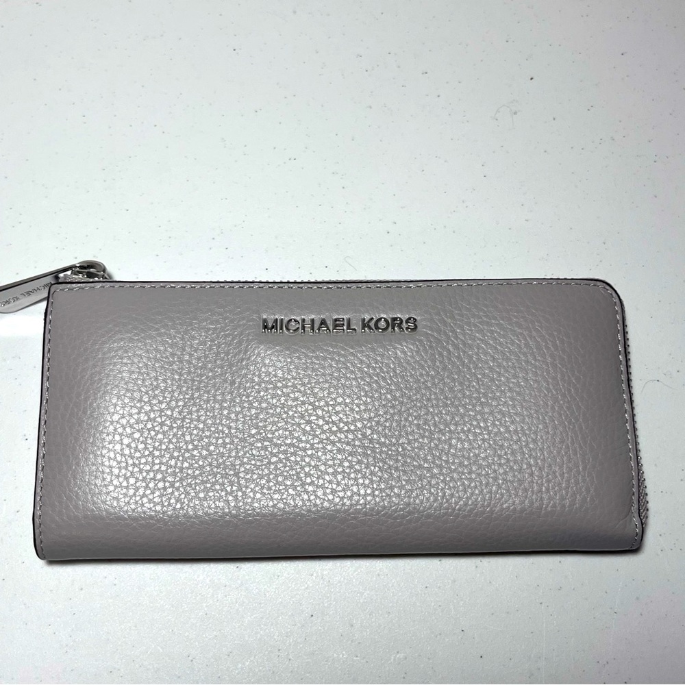 NWOT Michael Kors Jet Set Travel Grey Leather Quarter Zip Wallet